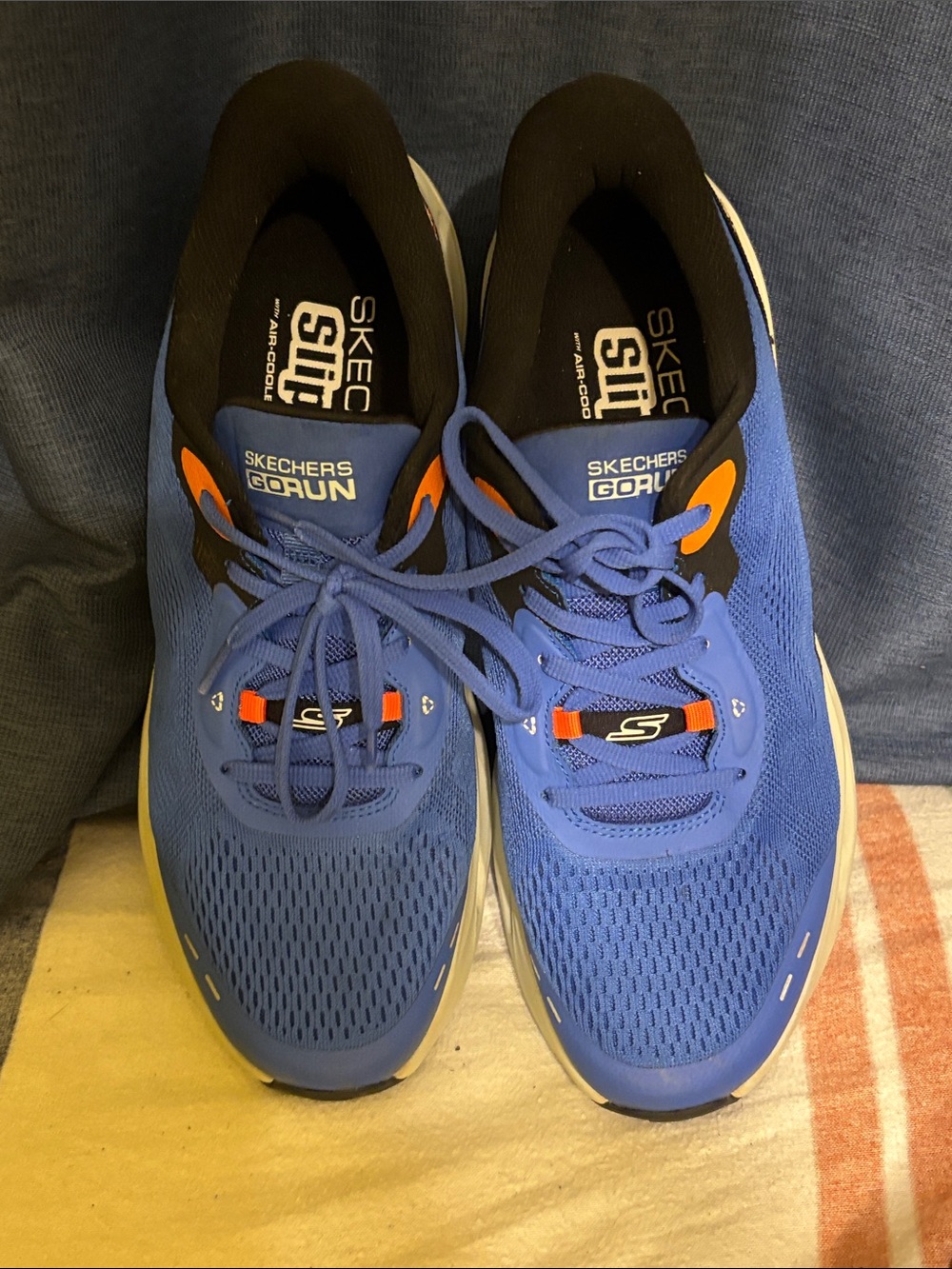 Skechers Slip-ins: Max Cushioning Glide-Step - Advert Size 11 Mens